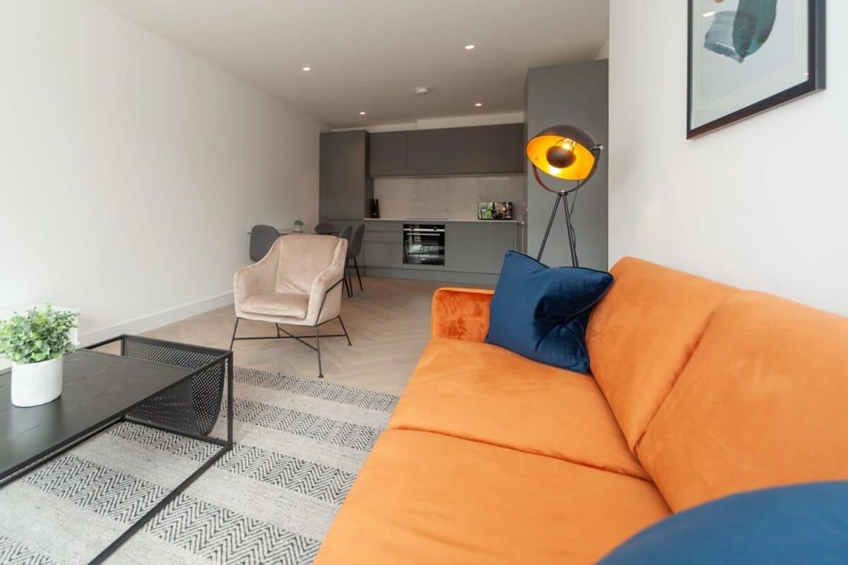 Modern 2 Bedroom Apartment In Wimbledon ロンドン エクステリア 写真