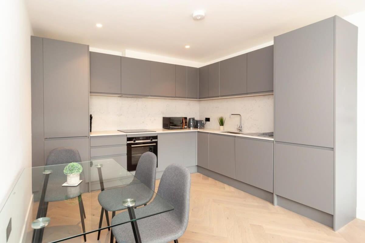 Modern 2 Bedroom Apartment In Wimbledon ロンドン エクステリア 写真