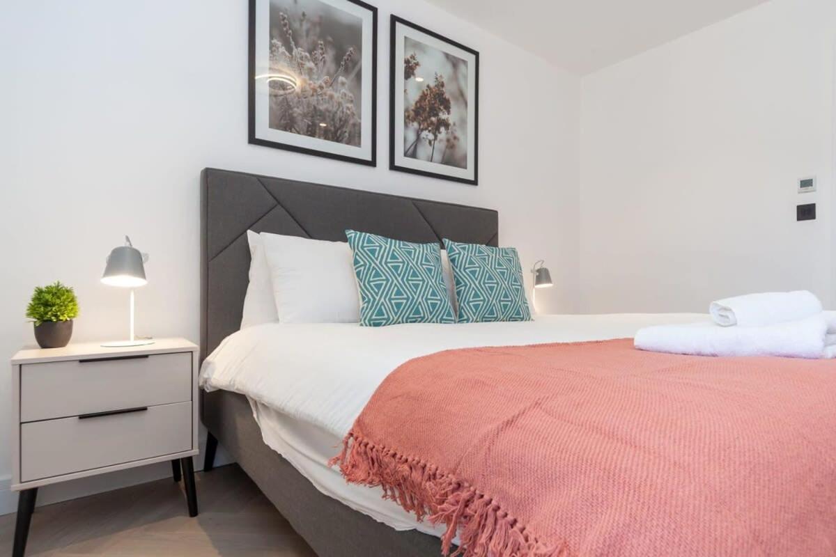 Modern 2 Bedroom Apartment In Wimbledon ロンドン エクステリア 写真
