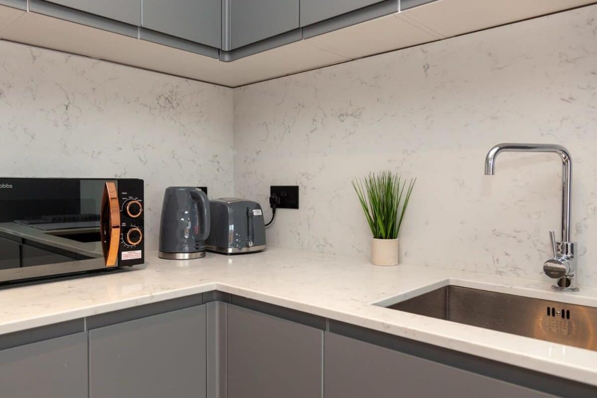 Modern 2 Bedroom Apartment In Wimbledon ロンドン エクステリア 写真