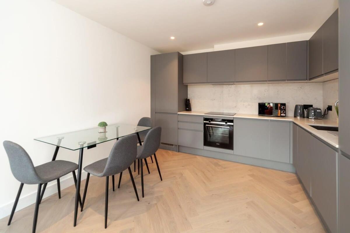 Modern 2 Bedroom Apartment In Wimbledon ロンドン エクステリア 写真